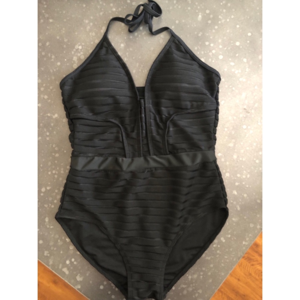 Black bikini